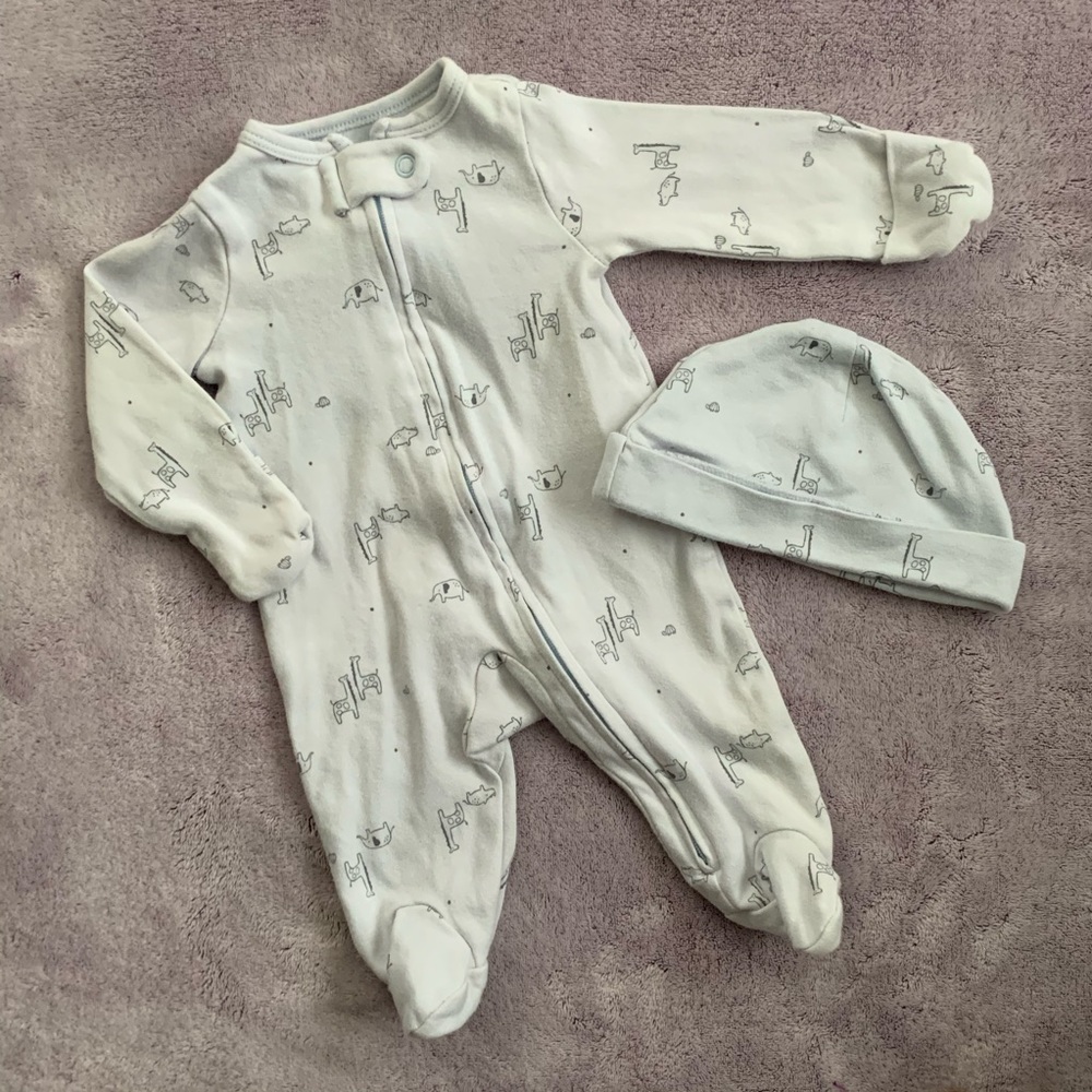5/$25🛍 Newborn pajamas with hat